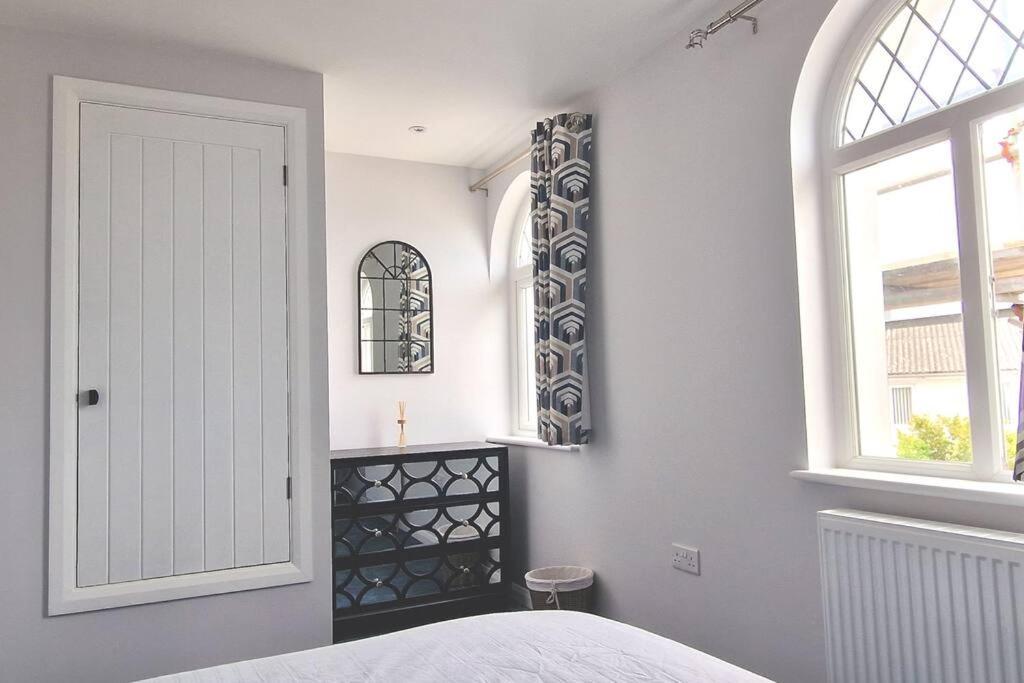 Sea View Luxury 5 Star Cottage Near Milford Marina Milford Haven Bagian luar foto