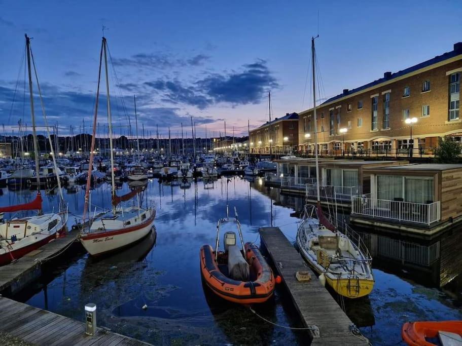 Sea View Luxury 5 Star Cottage Near Milford Marina Milford Haven Bagian luar foto