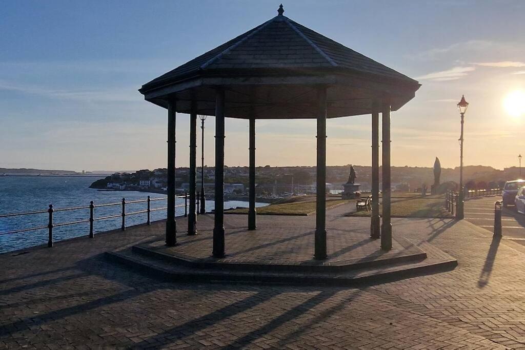 Sea View Luxury 5 Star Cottage Near Milford Marina Milford Haven Bagian luar foto